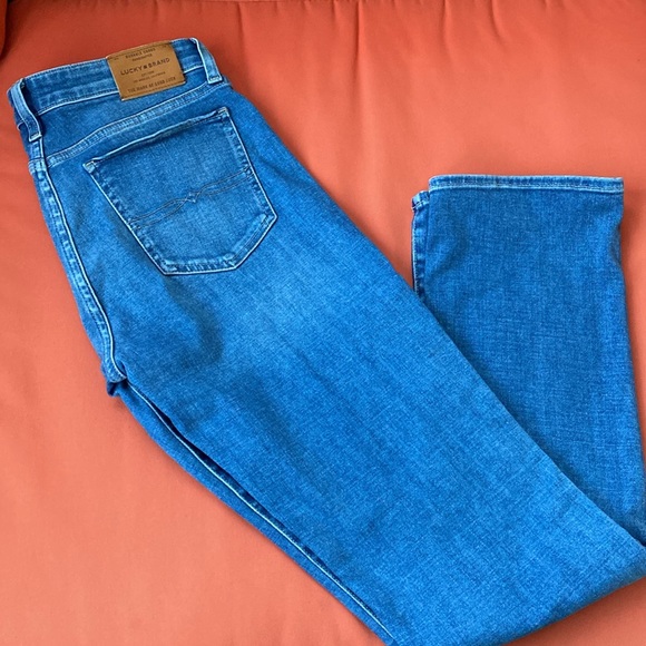 Lucky Brand Sweet Straight Jeans in Faded Blue Wash - Picture 6 of 8